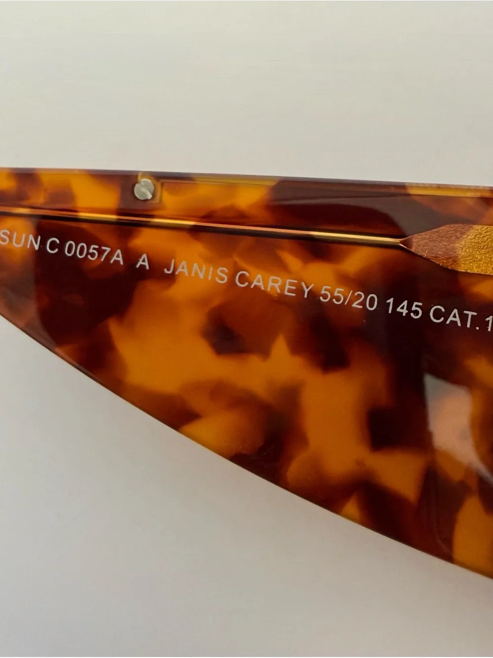 NEW!!! MO women oversized sunglasses European brand Retail 275$